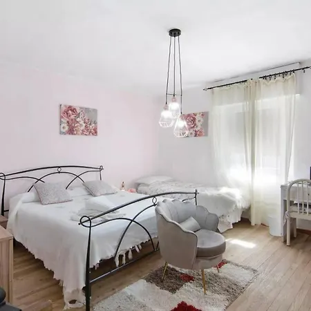 Apartment Mary House @